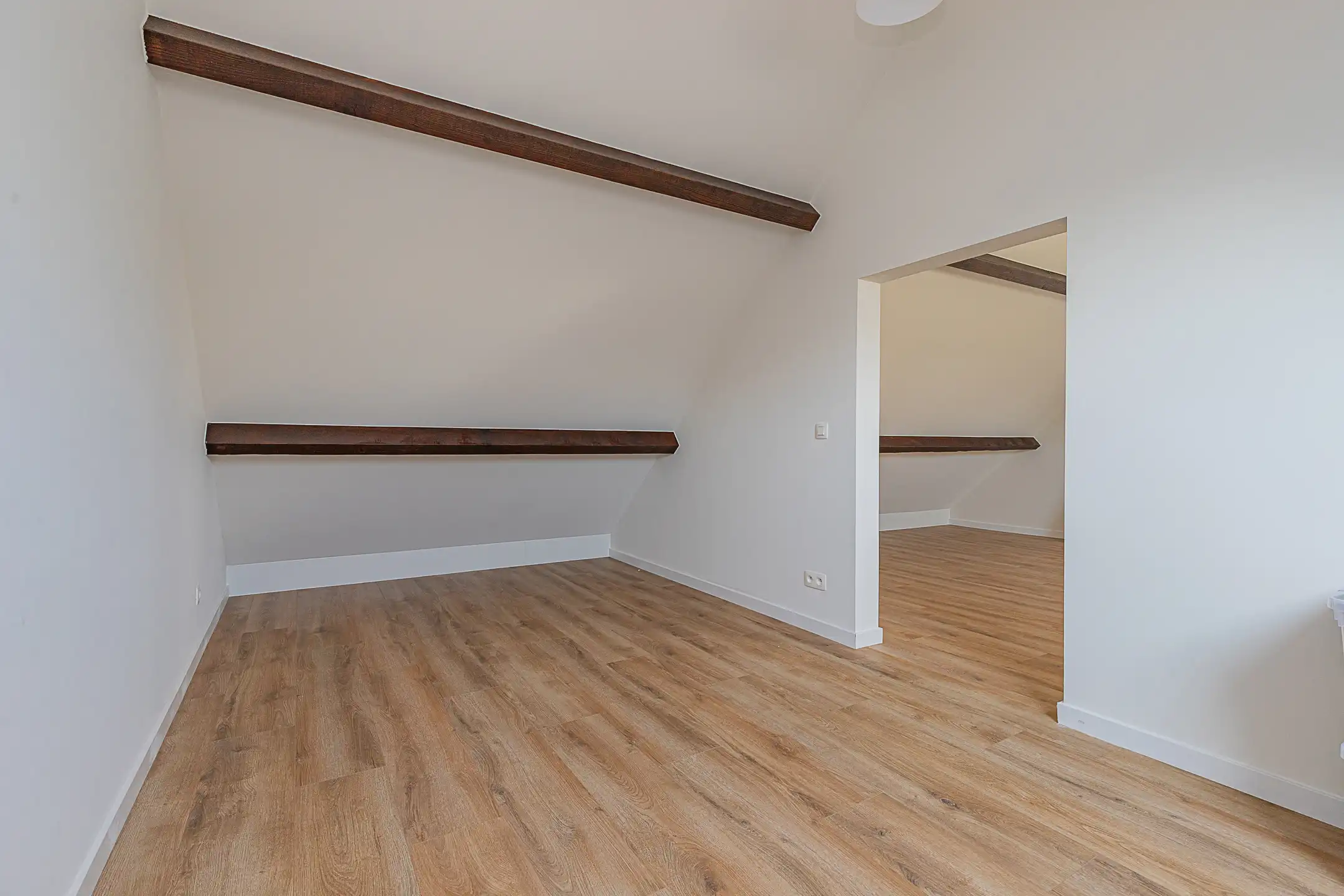 HERZELE- Recent gerenoveerde woning op centrale locatie  foto 24