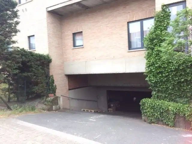 Garage op 400m van het centrum en op 250m van de Zeedijk foto 6