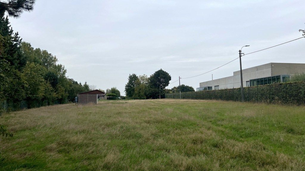Industriegrond bestemd voor KMO te koop in Deinze foto 3
