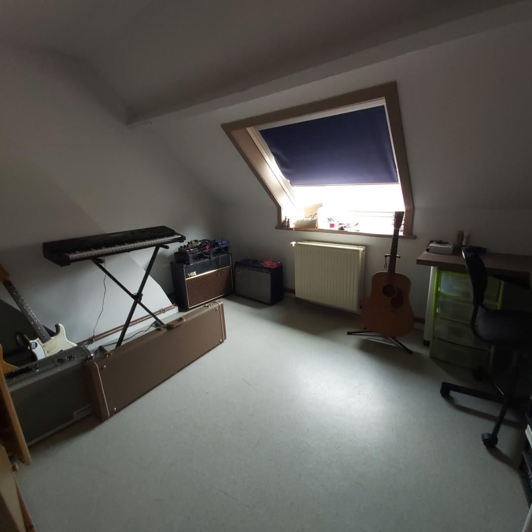 Gezellig dakappartement met 2 slaapkamers en staanplaats foto 12