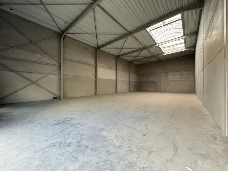 KMO-unit te koop foto {{pictureIndex}}