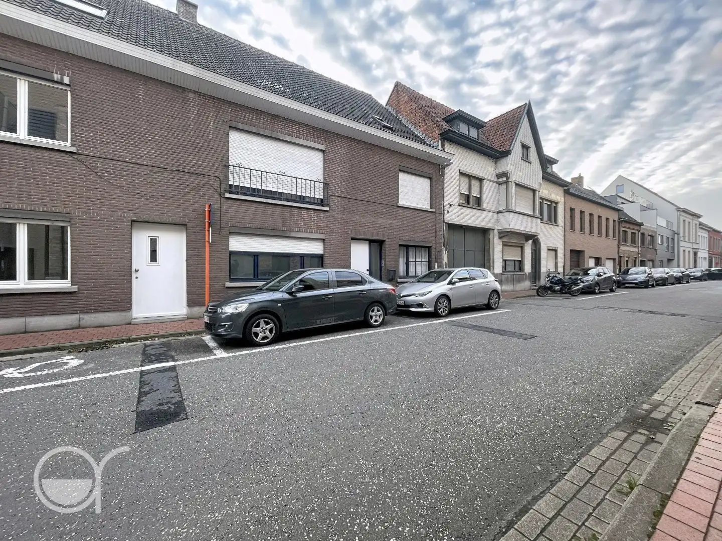 Ruim gelijkvloers appartement met grote binnenkoer in rustige omgeving te Nevele foto {{pictureIndex}}