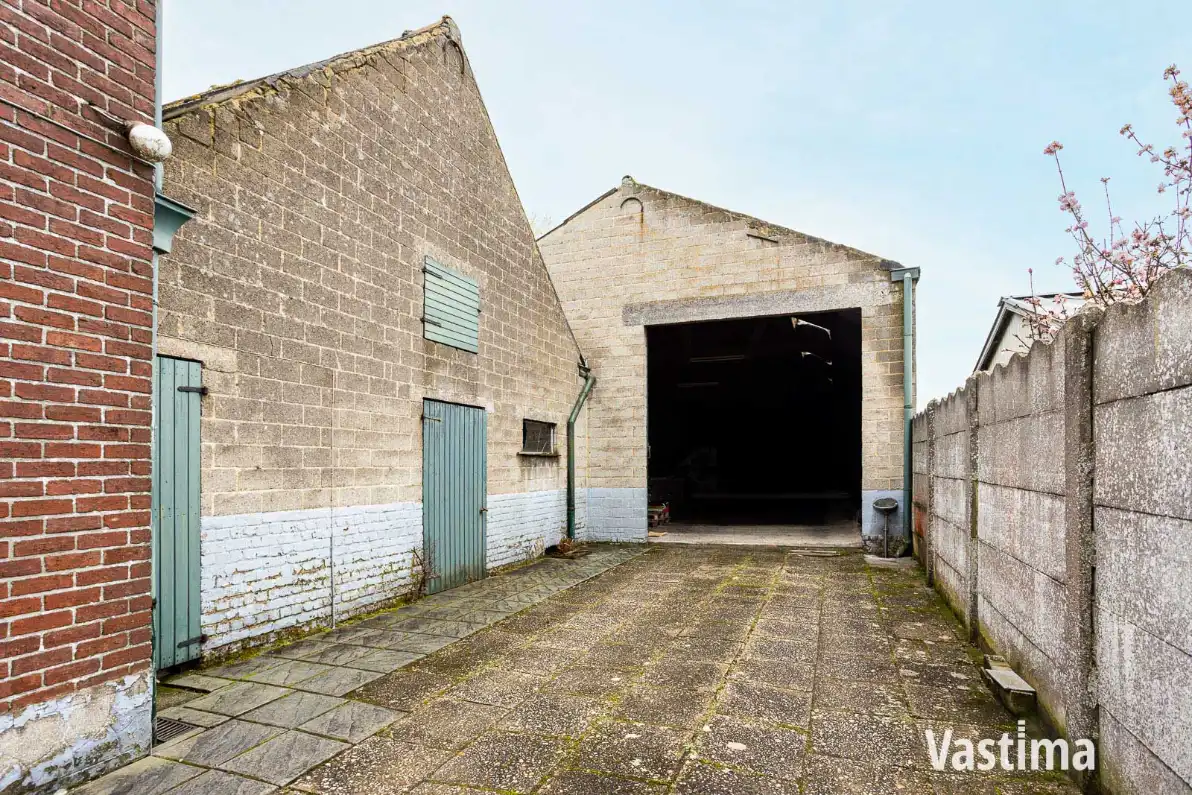 Woning met loods en grote tuin foto 23