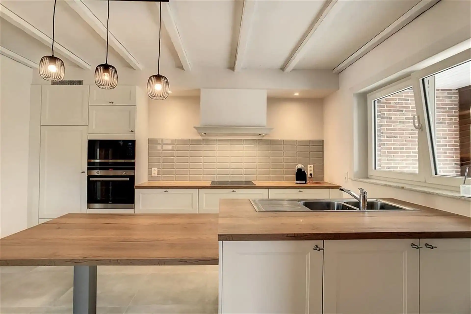 Instapklare half-open bebouwing met 3 slaapkamers en tuin foto 6