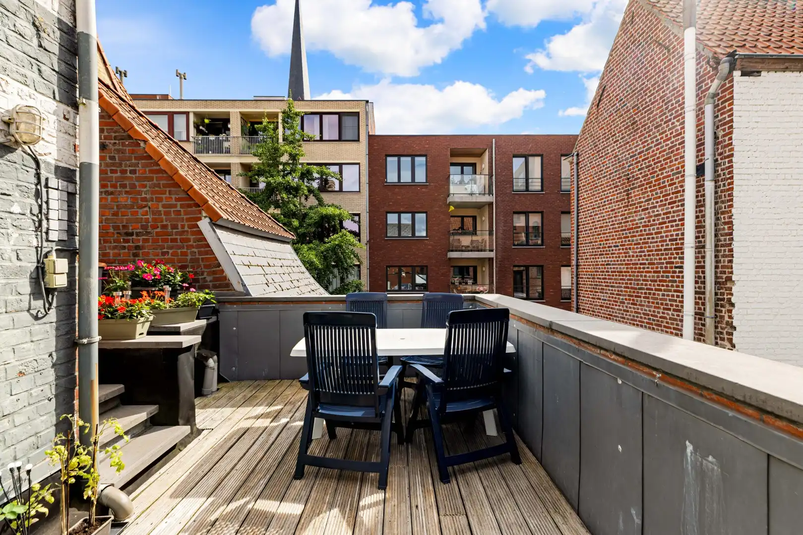 Interessante opbrengsteigendom met handelsgelijkvloers en duplexappartement in hartje Izegem foto 13