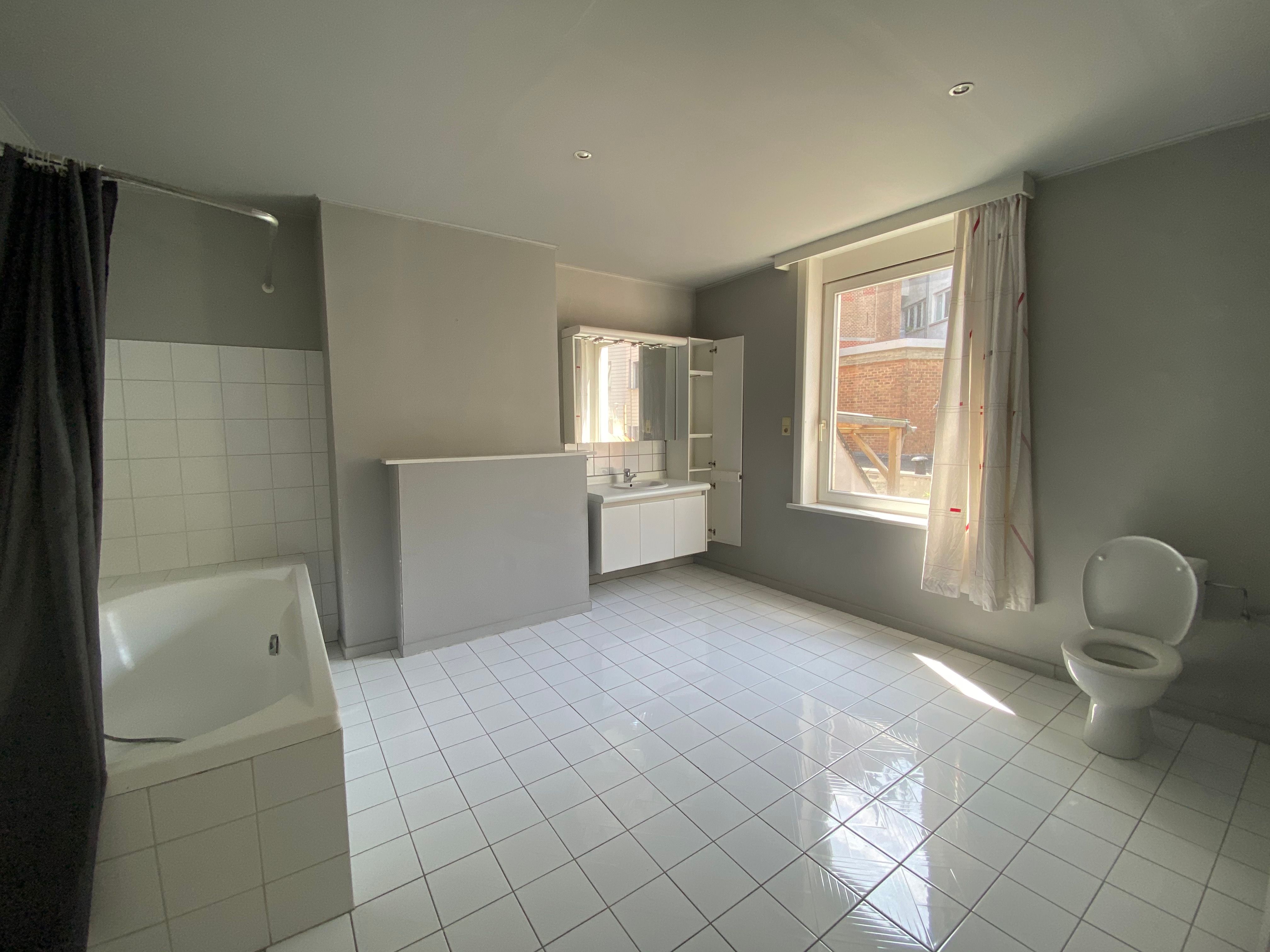 Ruim lichtrijk appartement foto 7