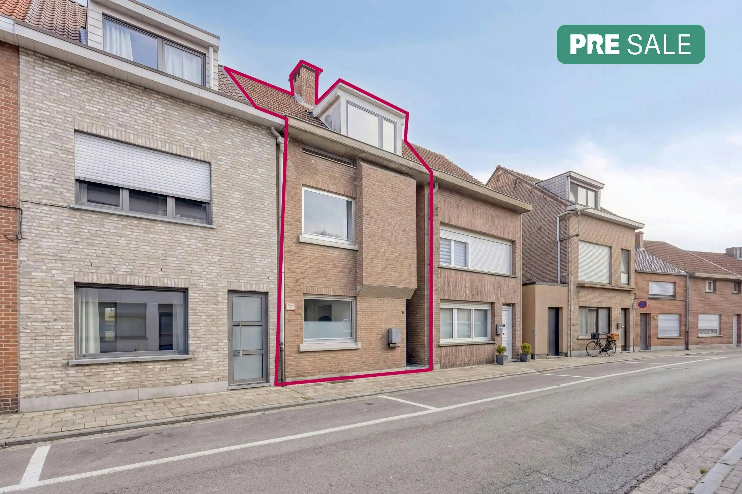 Huis met 4 slaapkamers en grote tuin te koop in Niel foto {{pictureIndex}}