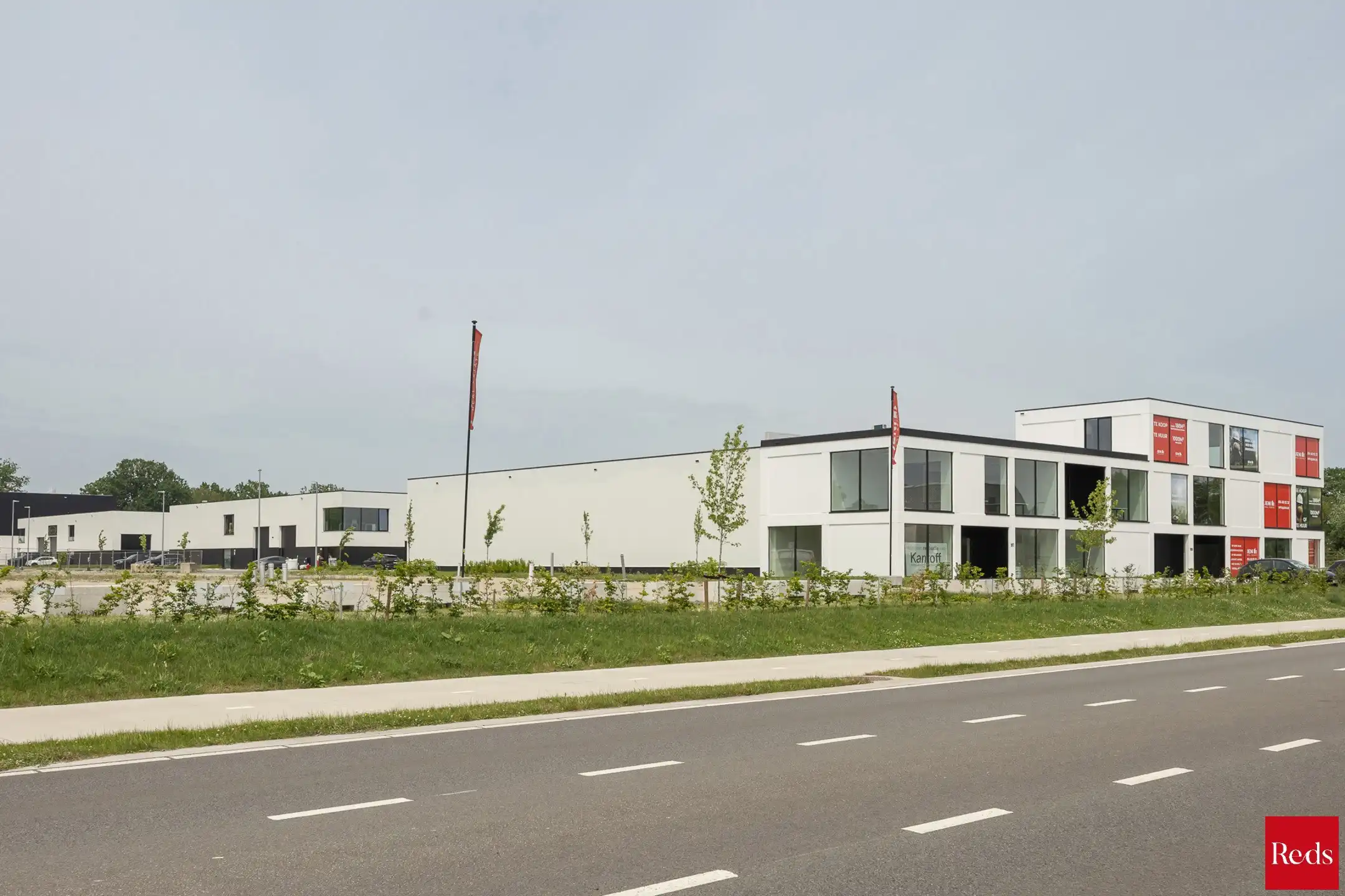 Magazijn te huur van ca. 288 m² in bedrijvenpark 'De Zwaan' foto 9
