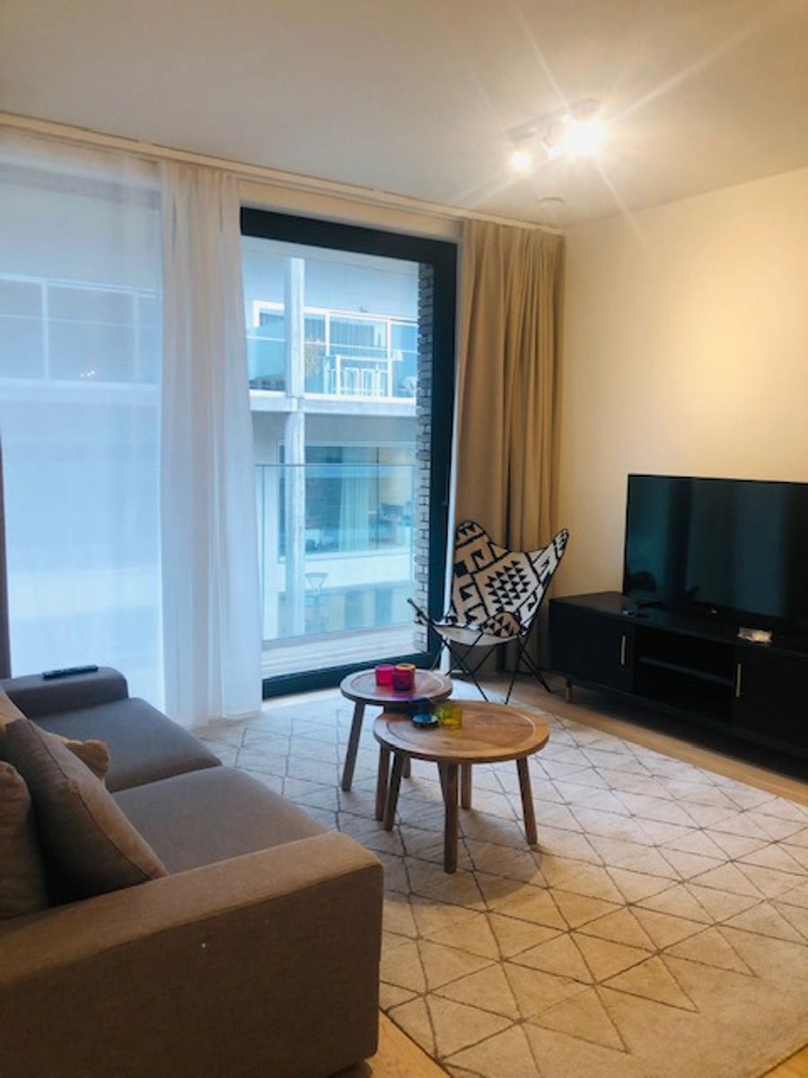Gemeubeld 1-slaapkamer app met prachtig zicht op park  foto 2