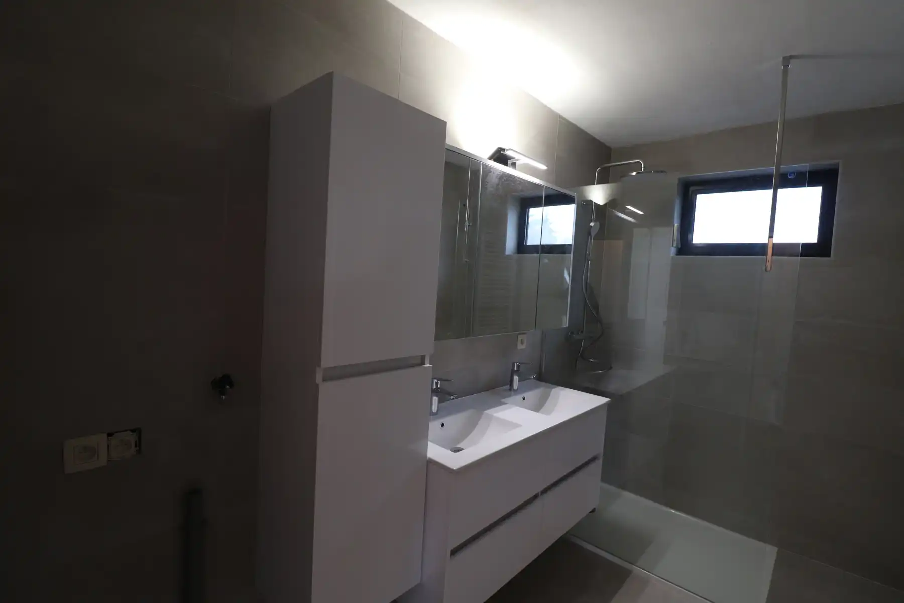 Recent gerenoveerd dakappartement met balkon, terras en garage. foto 7