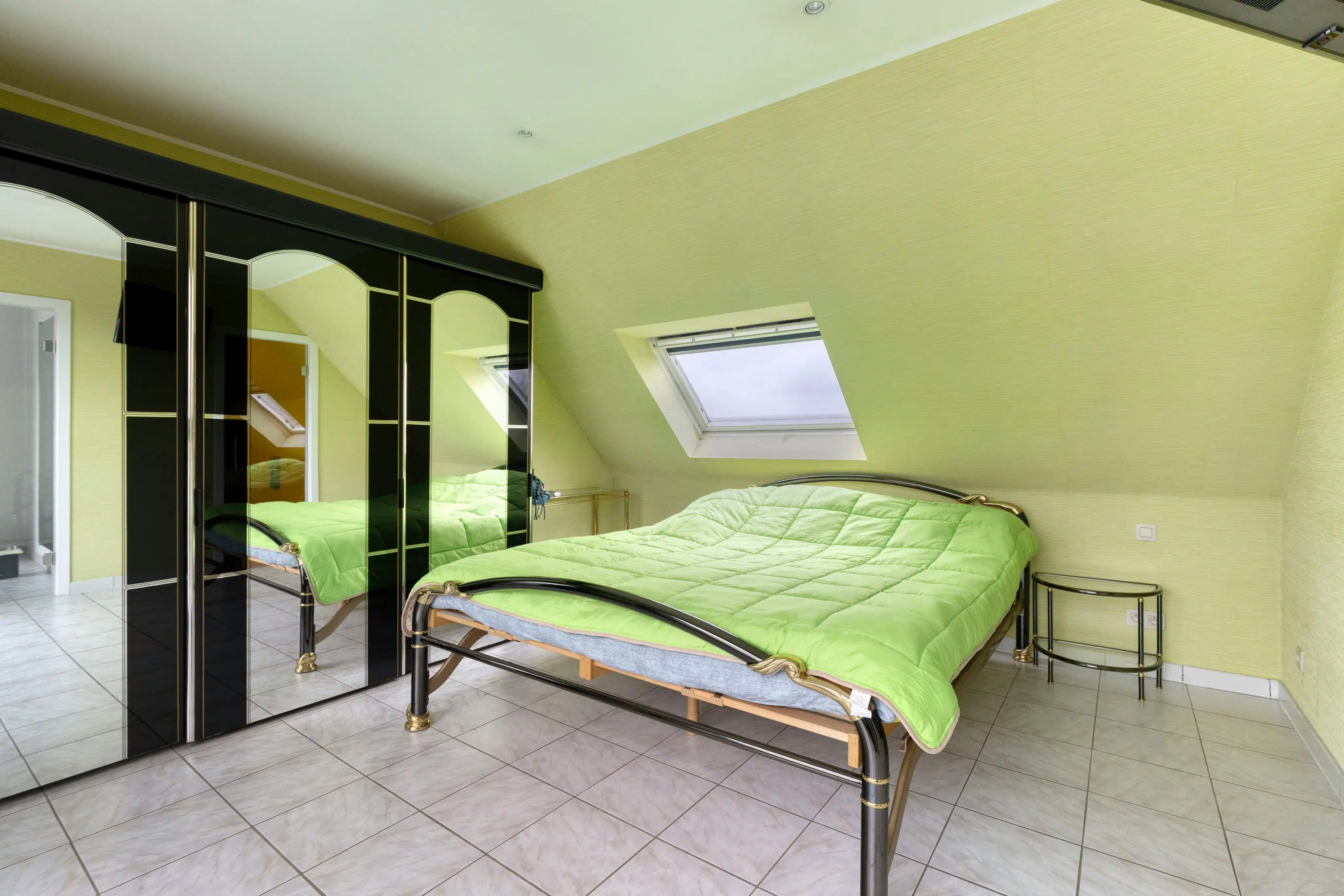 Appartement te koop met dakterras, twee kamers en garage in Ieper foto 13