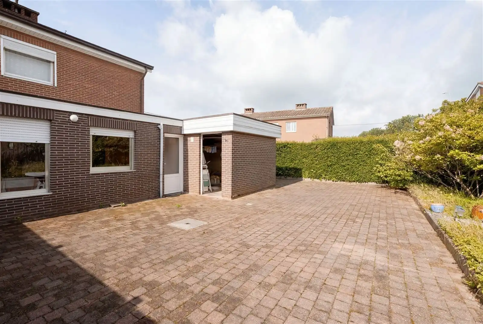 Rustig gelegen 3-gevel woning op wandelafstand van centrum foto 2