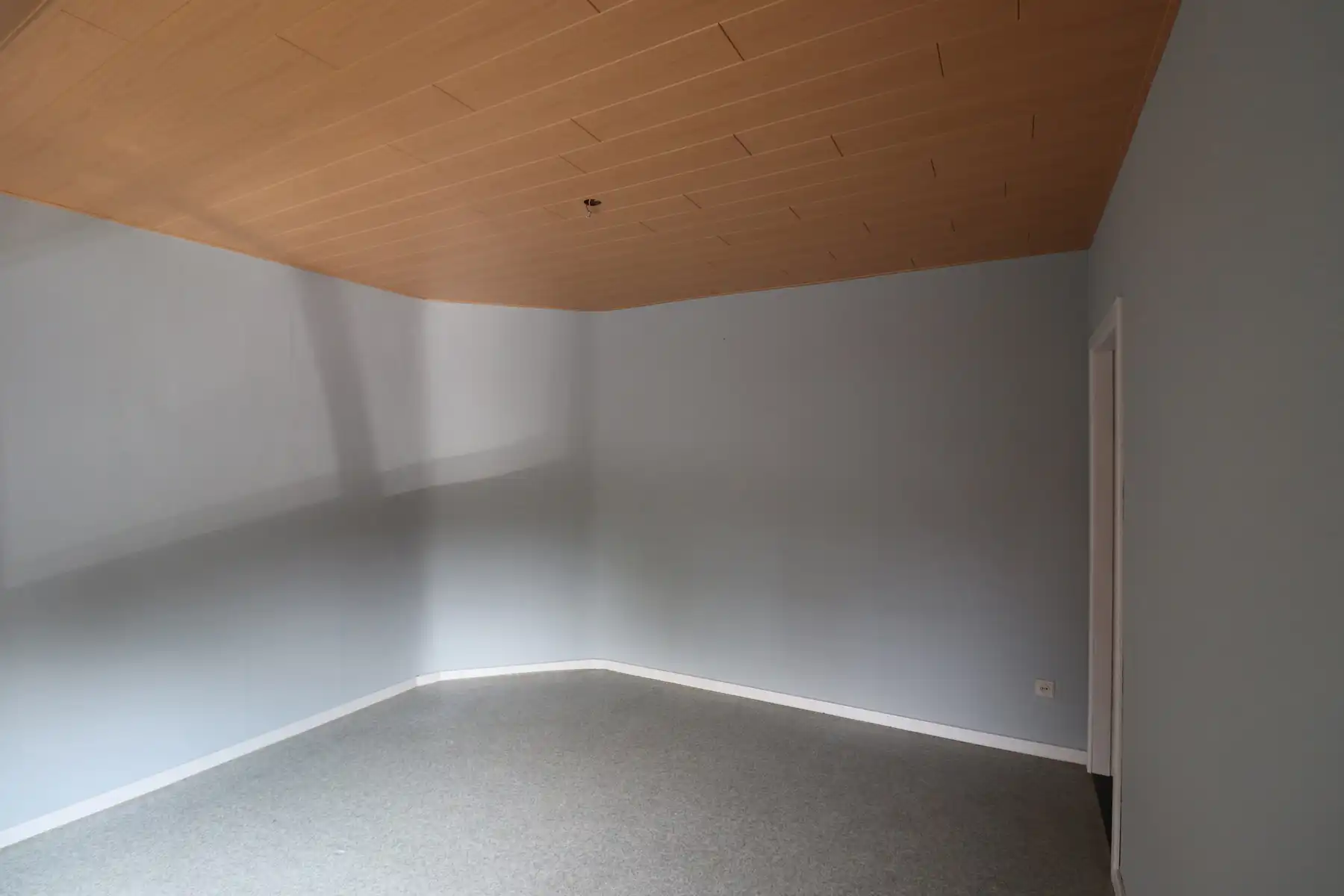 Een woning met 2 slaapkamers, garage en tuin. foto 8