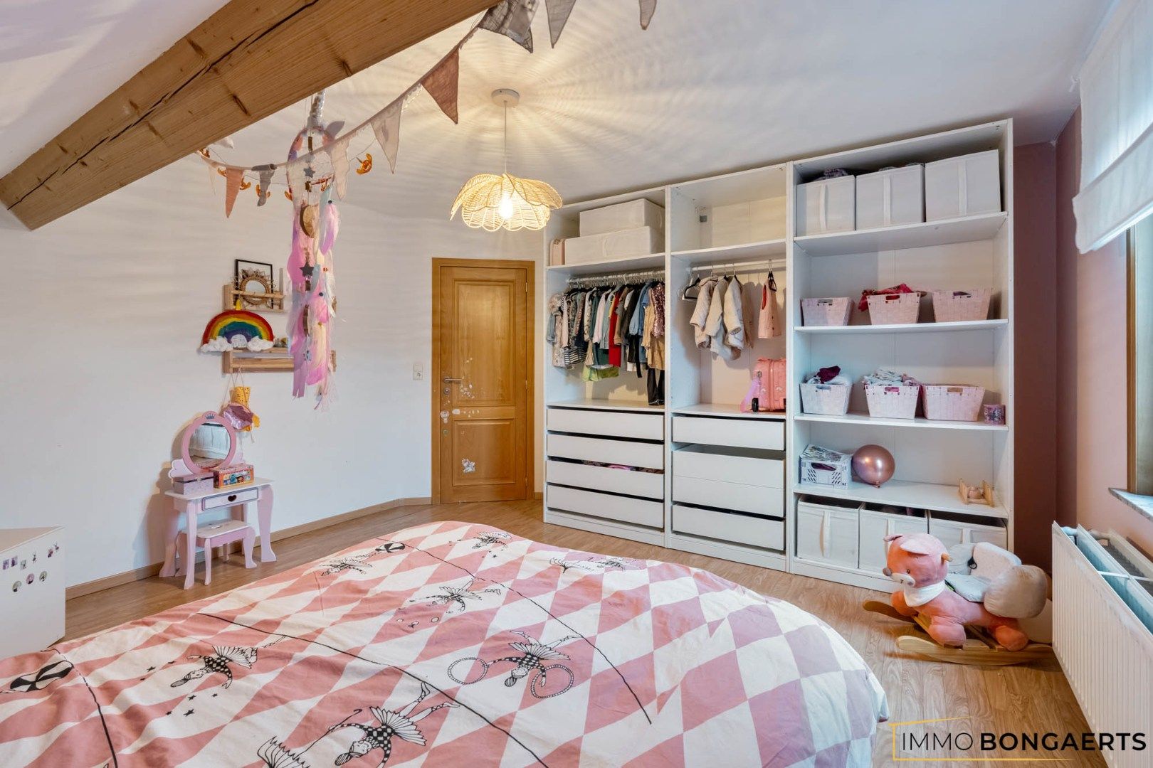 Ruime woning met 5 slaapkamers foto 17