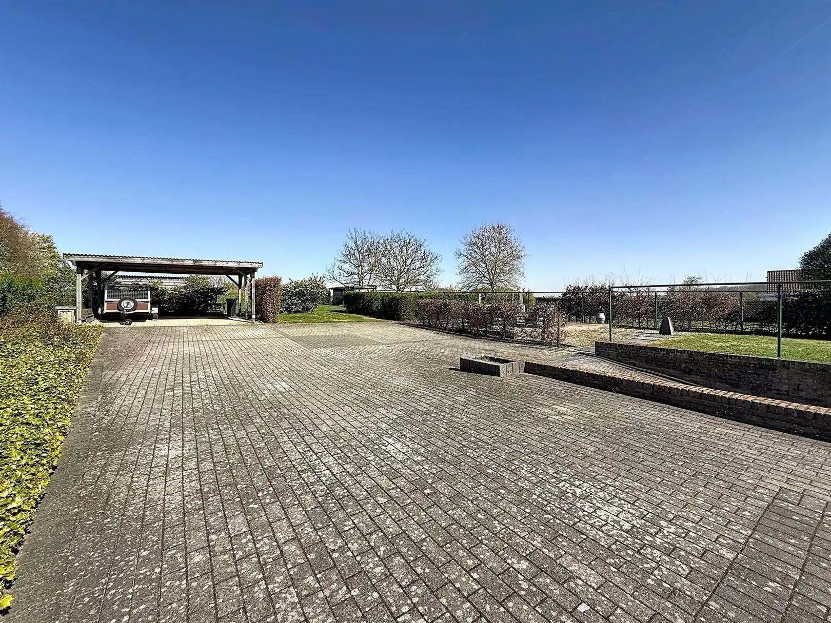 Ruime open bebouwing, 3 slpks, garage, tuin, 16a 05ca foto 8