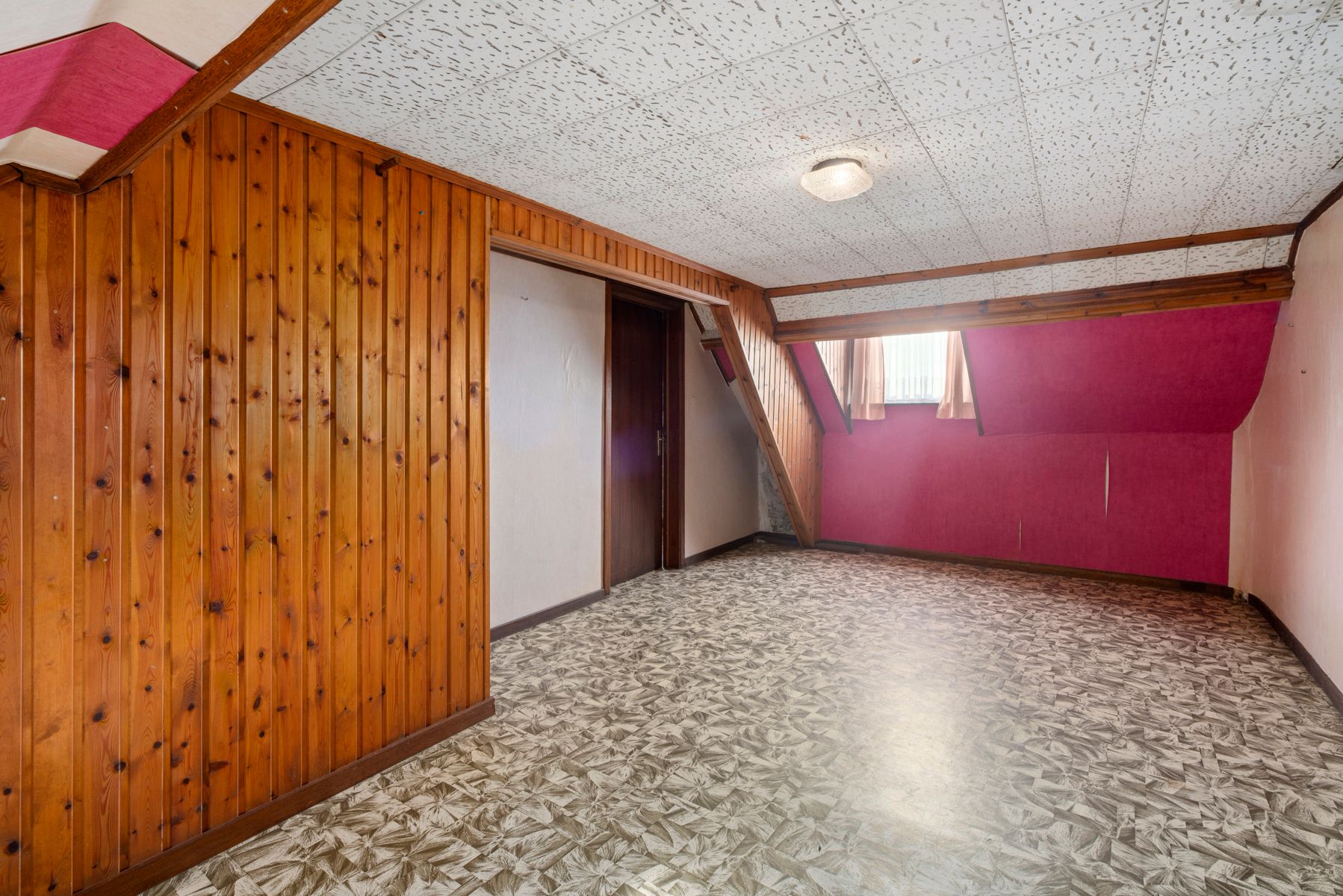 Ruime woning met een perceeloppervlakte van 2.142 m²! foto 9