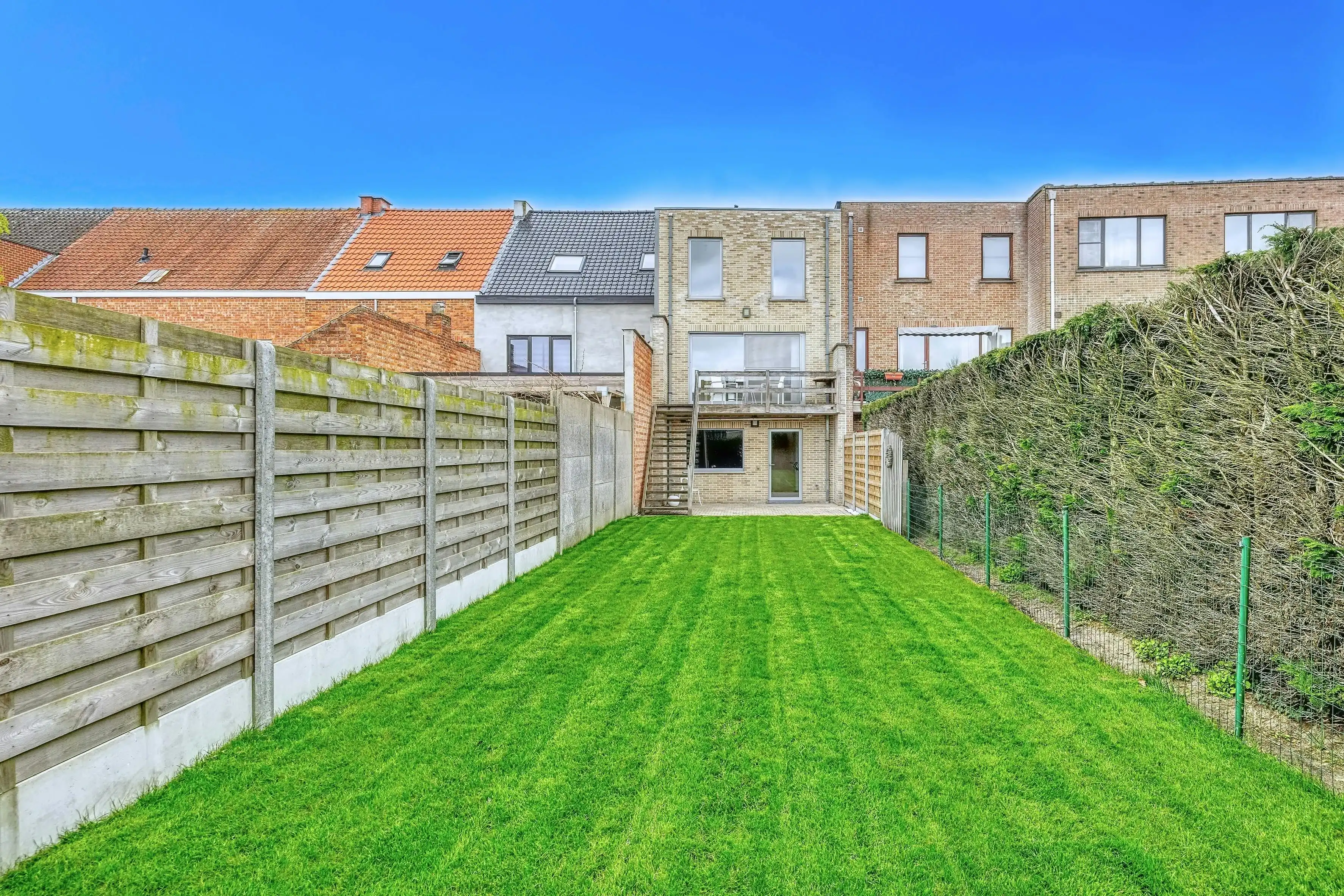 Instapklare bel-etage met 3 slaapkamers en zonnige tuin in hartje Eeklo foto 33