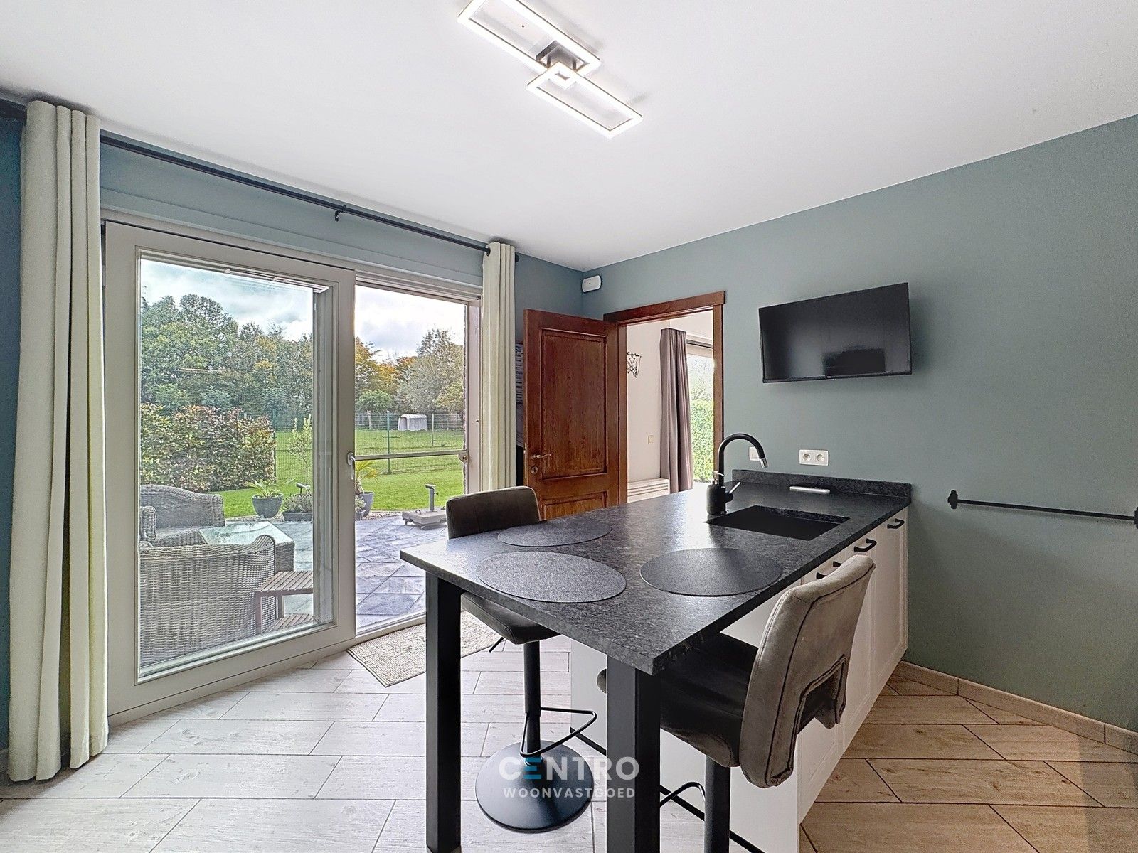 INTERESSANT gelegen woning op circa 1.200m2 grond te Uitkerke! foto 7