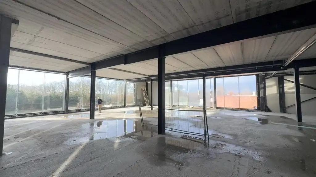 Nieuwbouw showroom met magazijn te huur langs N43 in Sint-Denijs-Westrem foto 2