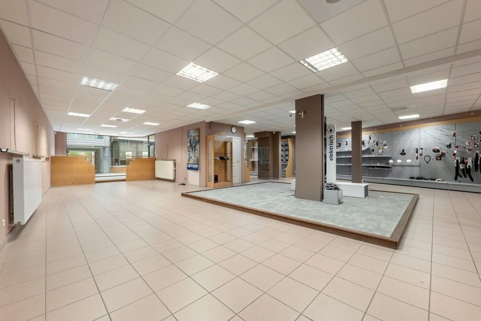 RUIM HANDELSPAND TE HUUR IN HET CENTRUM VAN SINT-TRUIDEN foto 10
