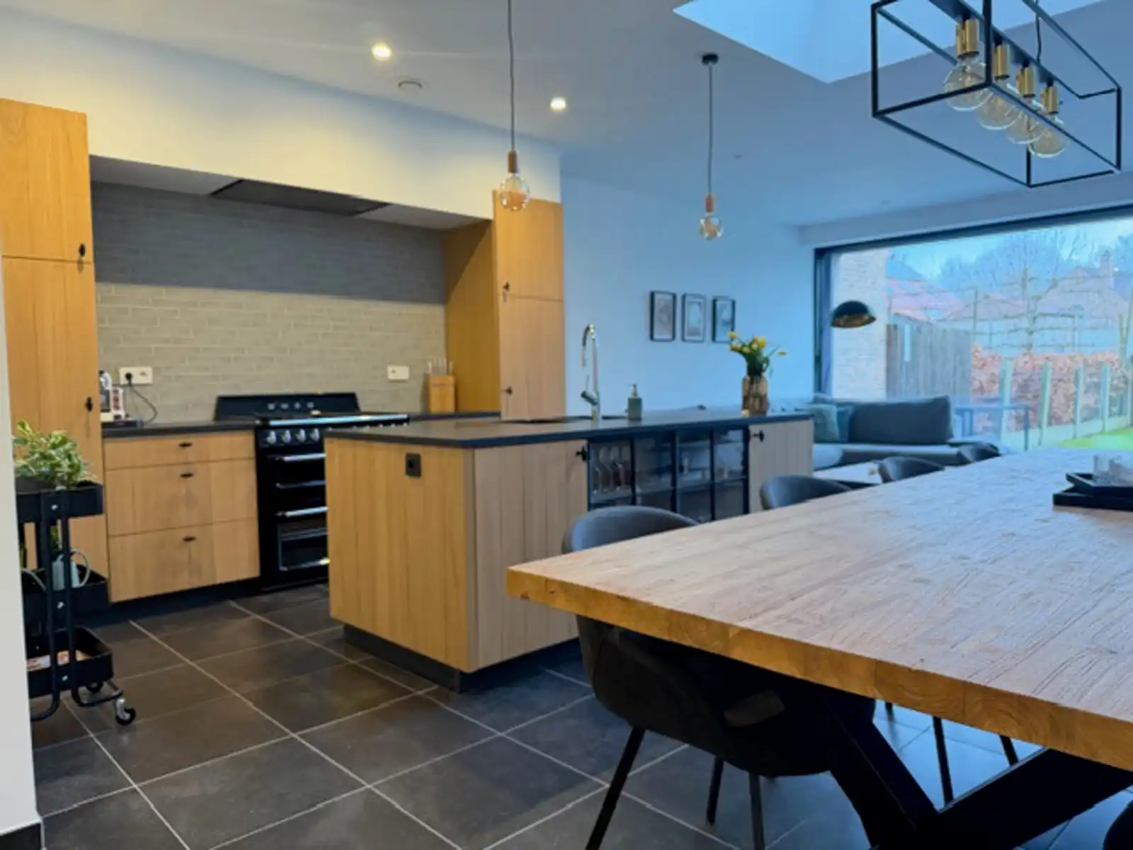 Totaal gerenoveerde en energiezuinige woning met tuin. foto 3