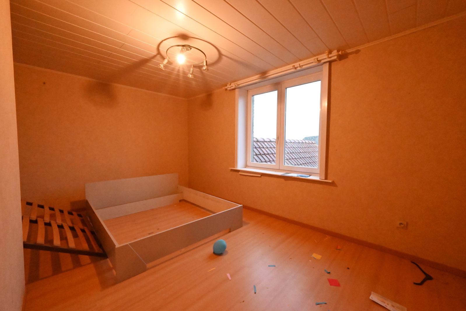 Ruime gezinswoning met 4 slaapkamers in het hartje van Staden! foto 11