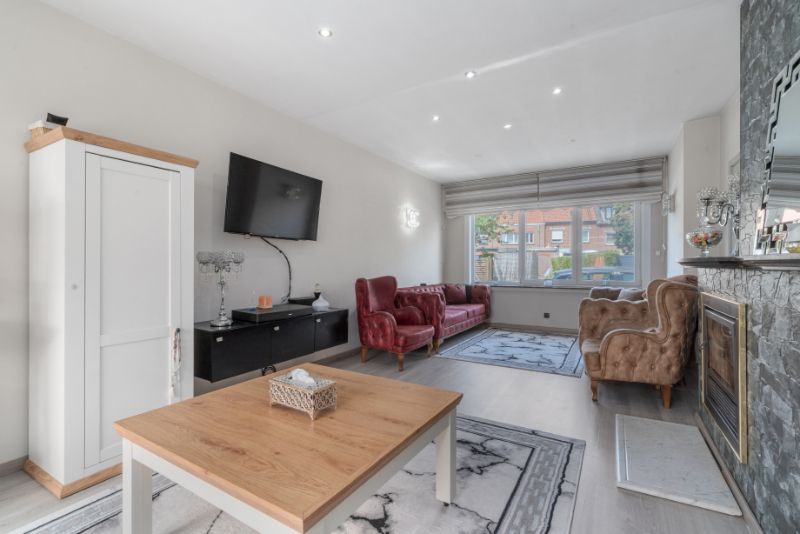 Woning met ruime tuin - dubbele garage achteraan! foto 4