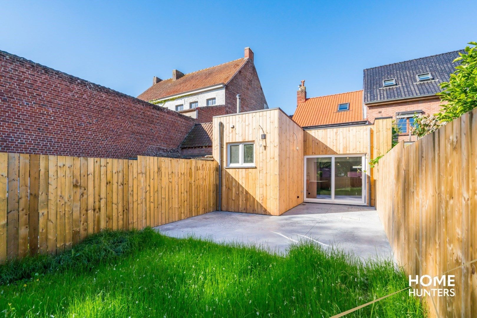 Prachtig gerenoveerde woning met 4 slaapkamers en zonnige tuin foto 2