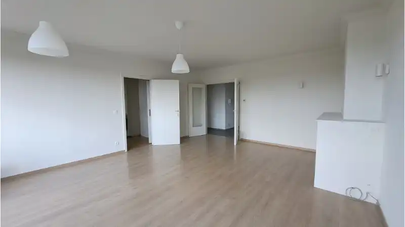 Ruim 2-slaapkamerappartement met TERRAS te huur in Brugge foto 3