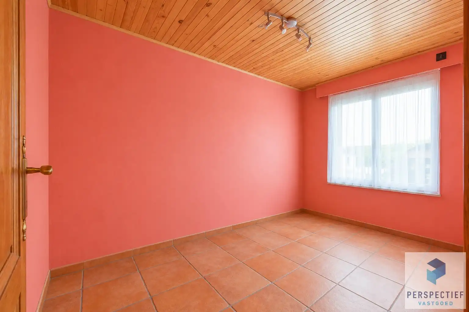 UITSTEKEND GELEGEN WONING (BJ2006) met 3 SLPK en TUIN foto 12