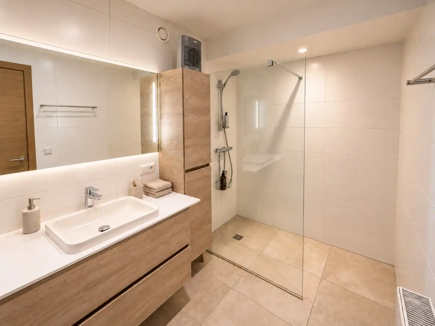 RUIM APPARTEMENT MET MAGNIFIEKE TERRASSEN NABIJ STRAND EN ZEE foto 11