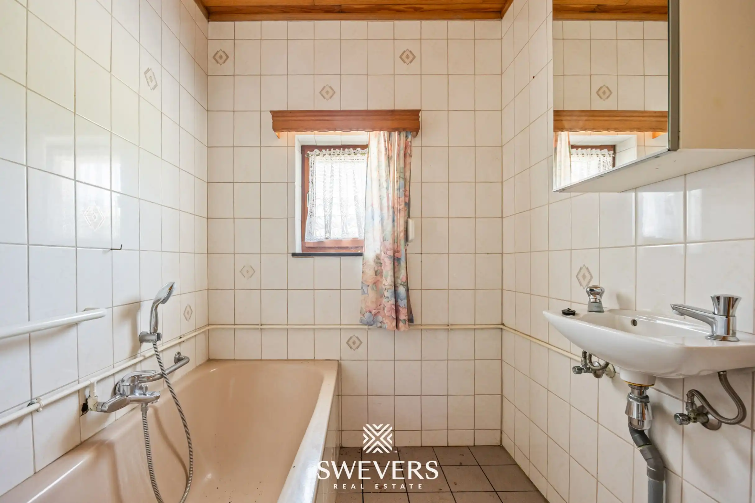 Vrijstaande woning met groot perceel en enorm renovatiepotentieel in Herk-de-Stad foto 14