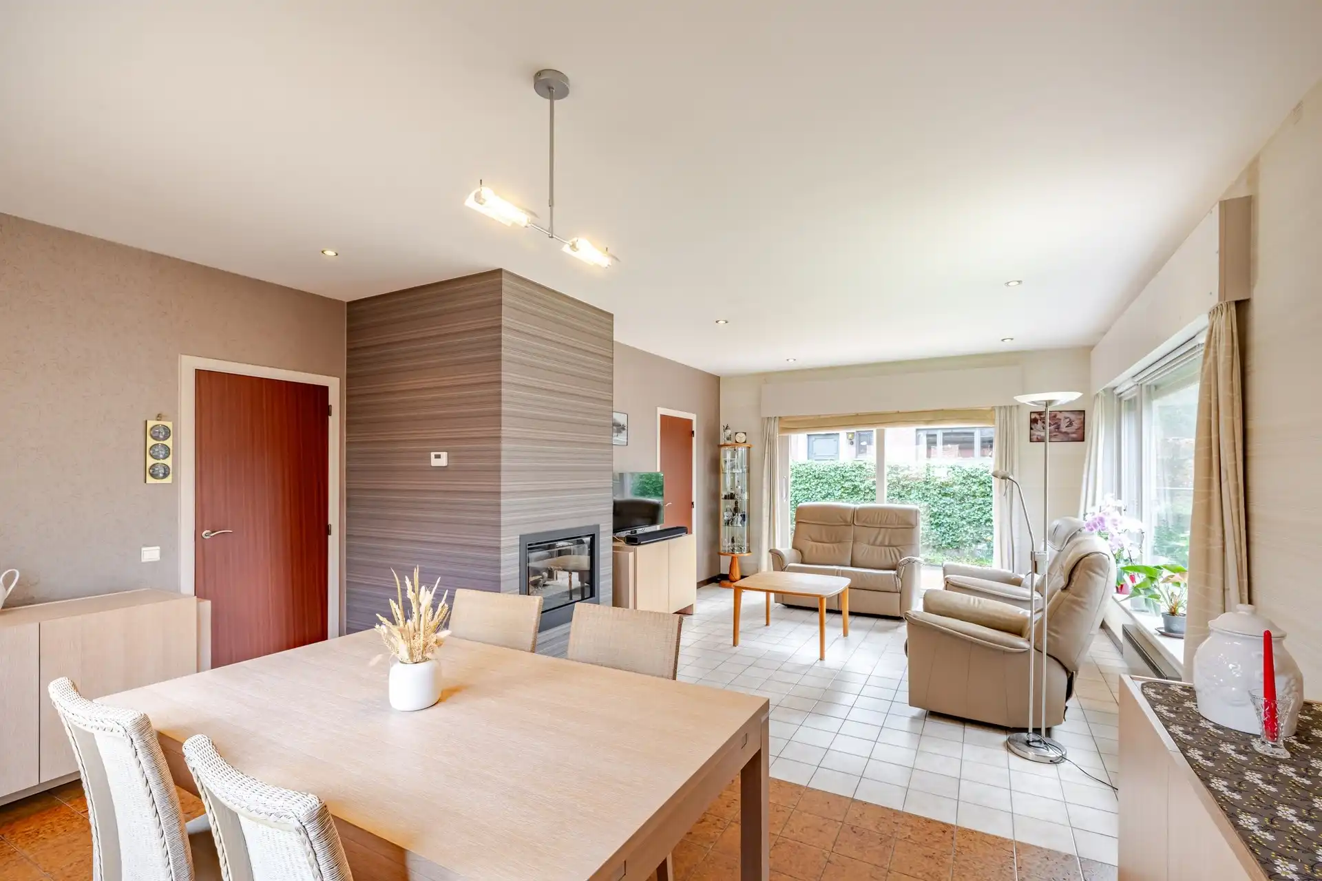 Bungalow met 4 slks, tuin en dubbele garage foto 5