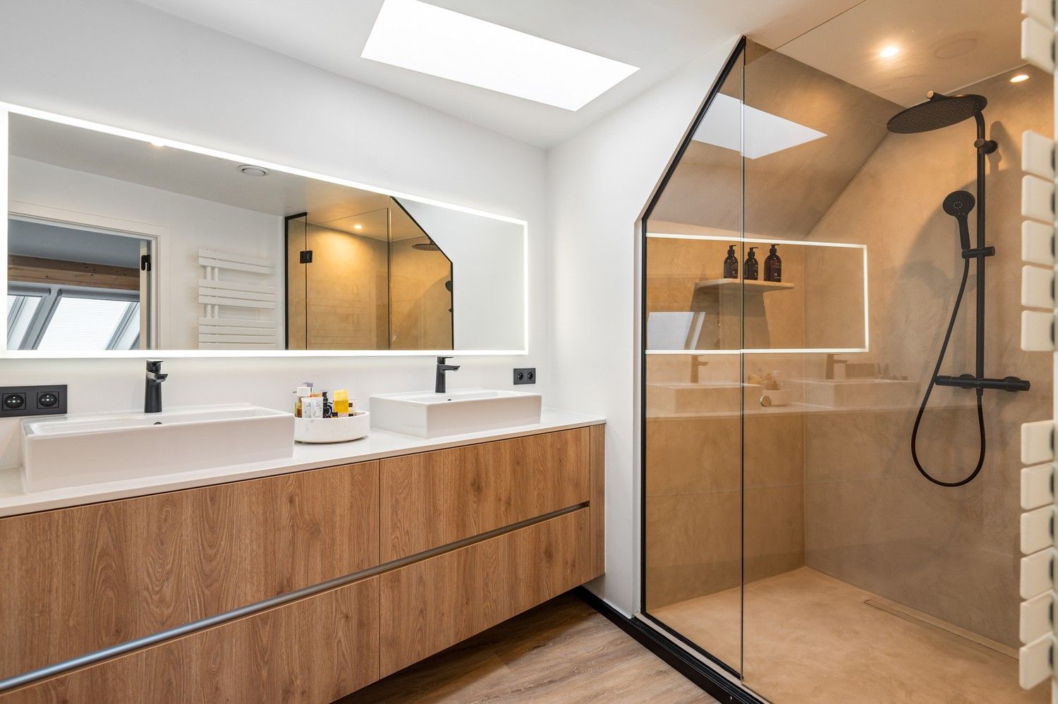 Prachtig en hedendaags gerenoveerde woning met zwembad te Lier foto 24