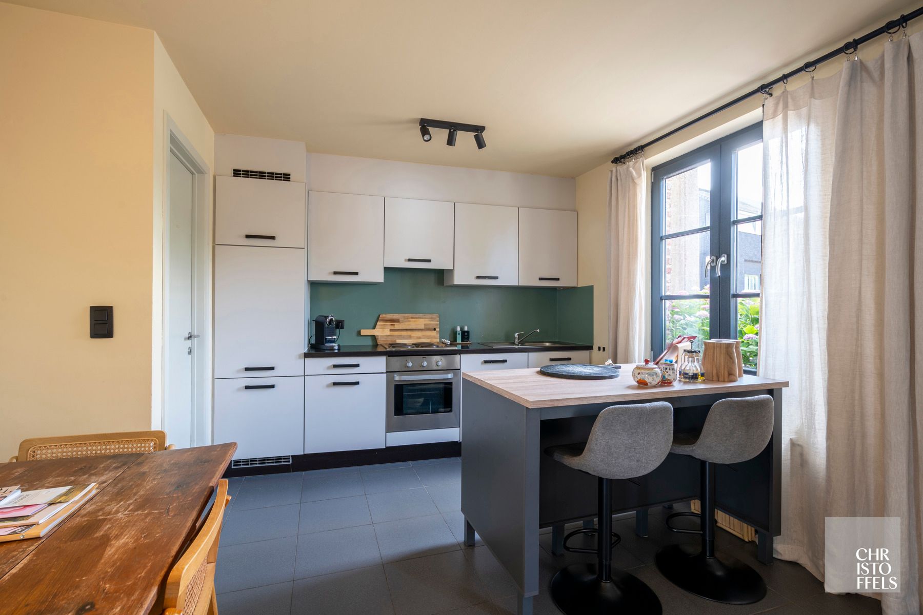 Instapklare woning in charmante Vierkantshoeve te Bilzen! foto 4
