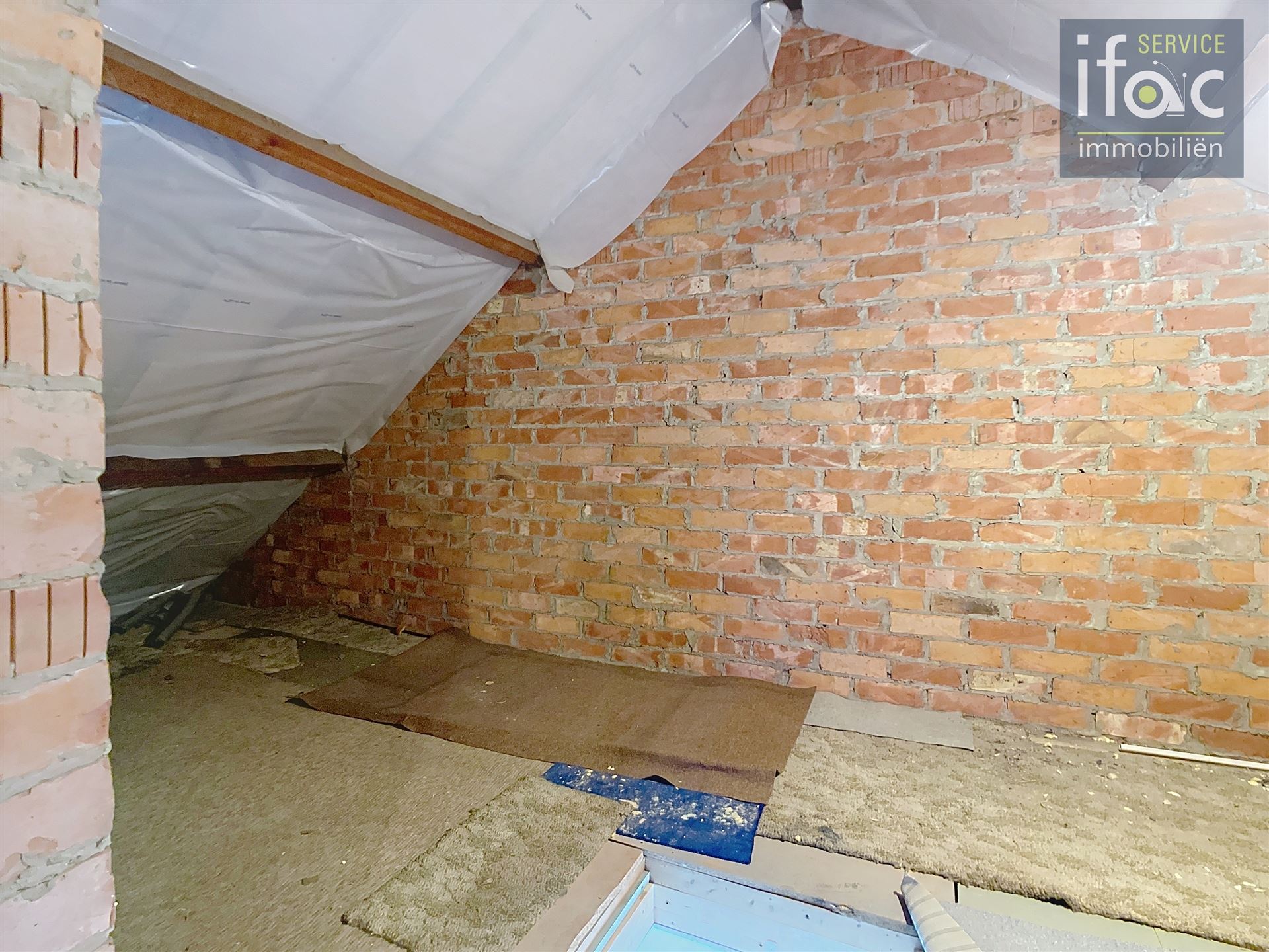 Volledig gerenoveerde woning met tuin, parking, 3slpks, badk foto 15