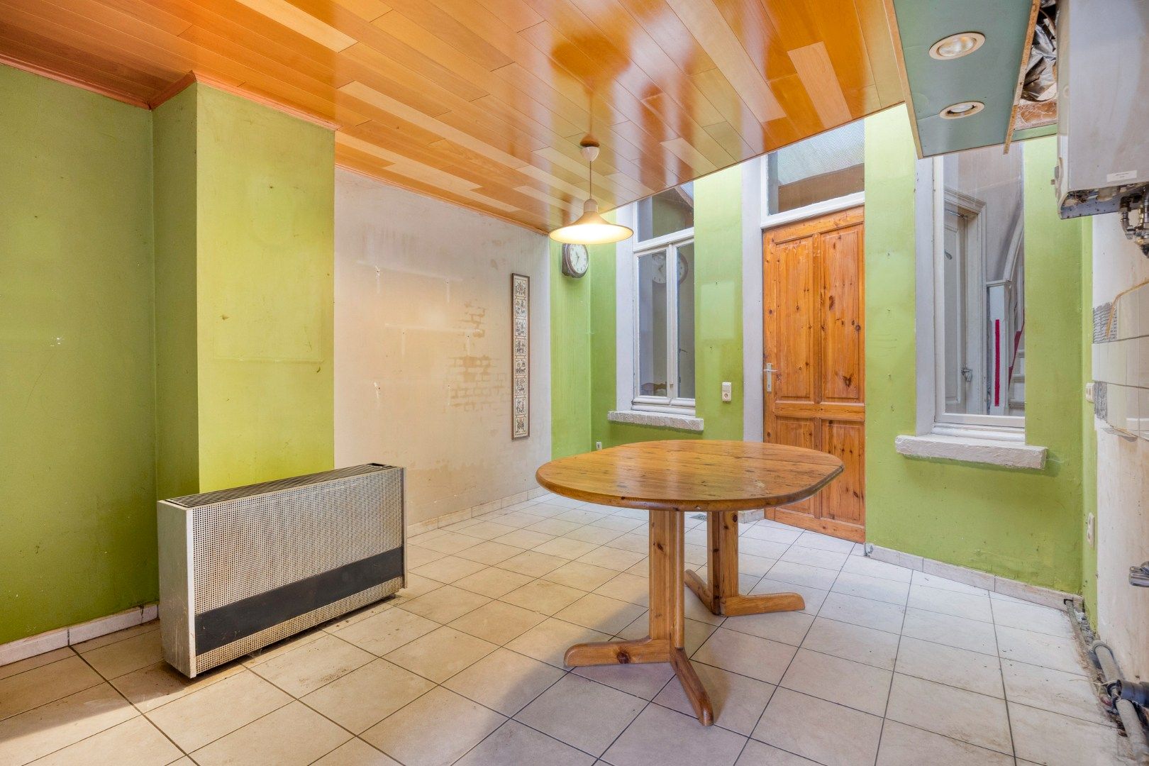 Te renoveren woning langs het centrum van Mol !  foto 9