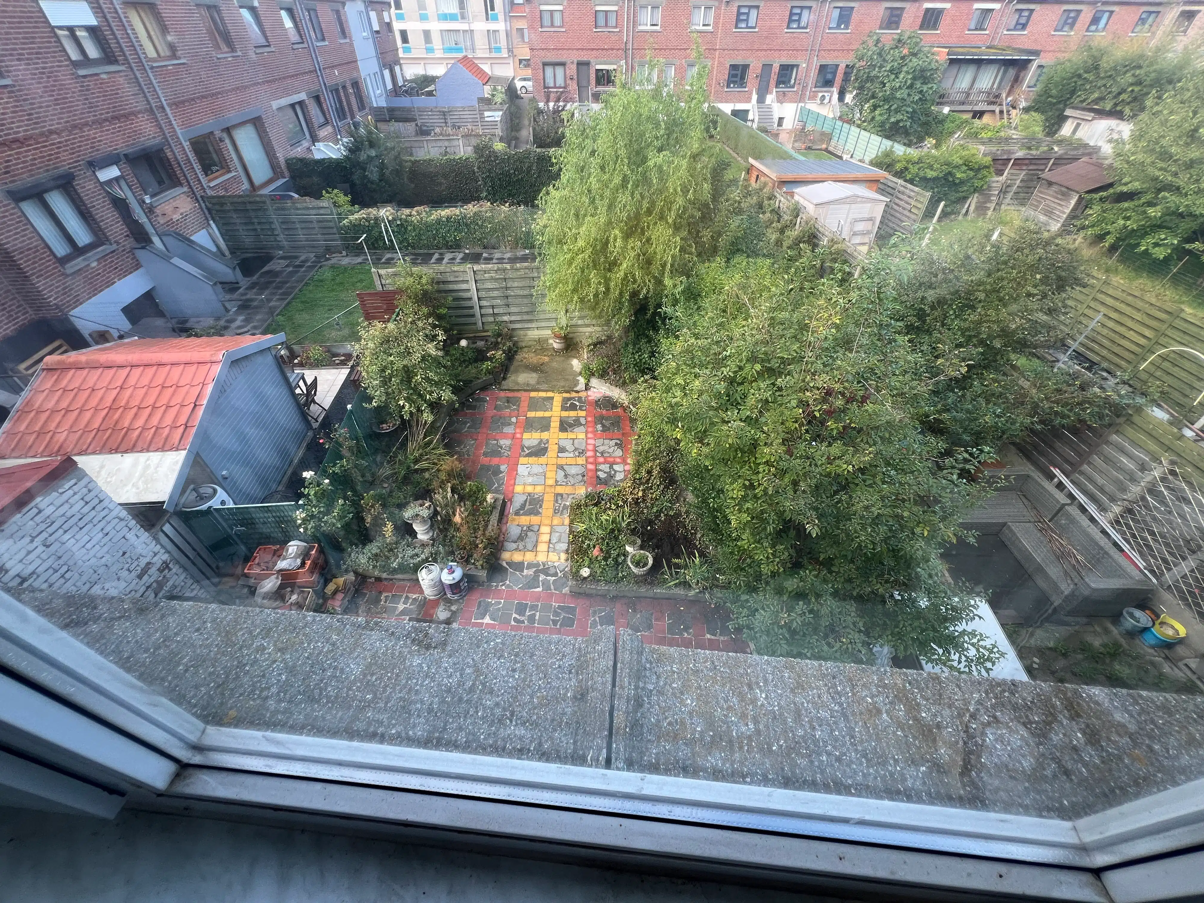 Halfopen bebouwing met zonnige tuin foto 13