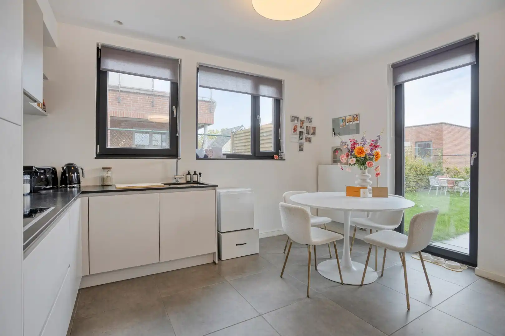 KIJKMOMENT ! Instapklaar gelijkvloers appartement met 2 slpks en ruime tuin gelegen in Geel !  foto 2