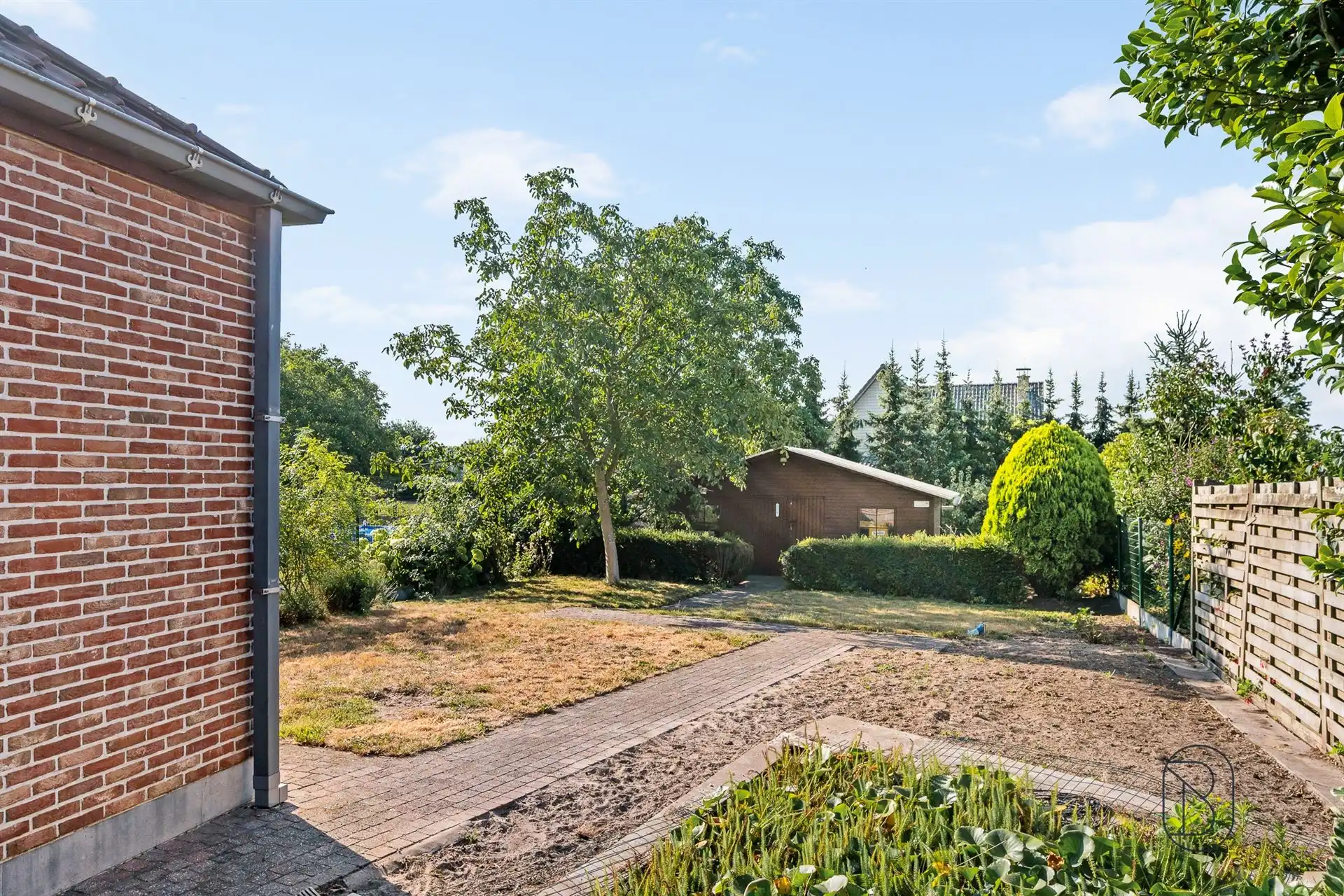 Instapklare woning met grote aangename tuin.  foto 17