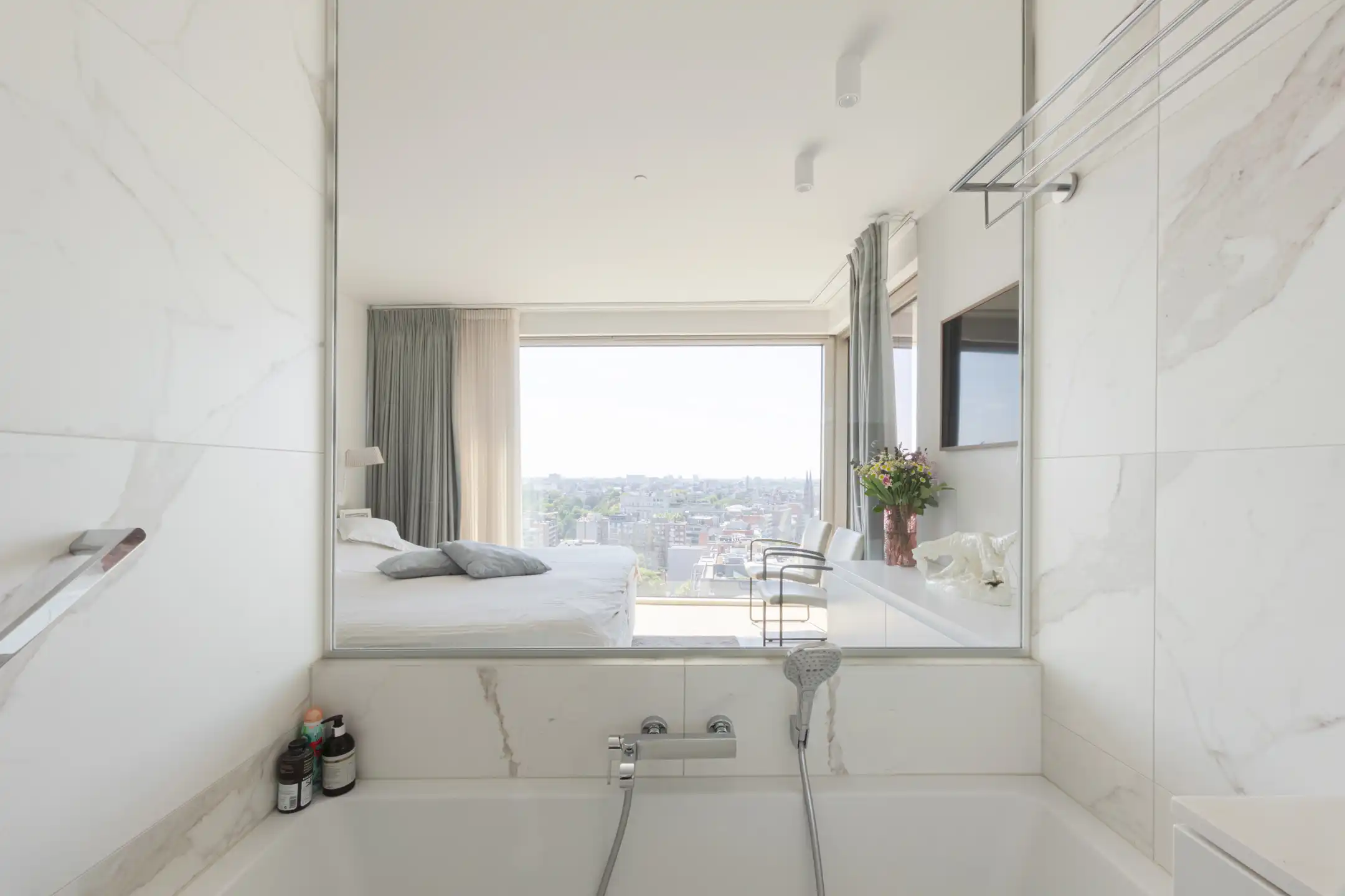 ANTWERPEN CENTRUM - Hoekappartement met panoramisch zicht foto 6