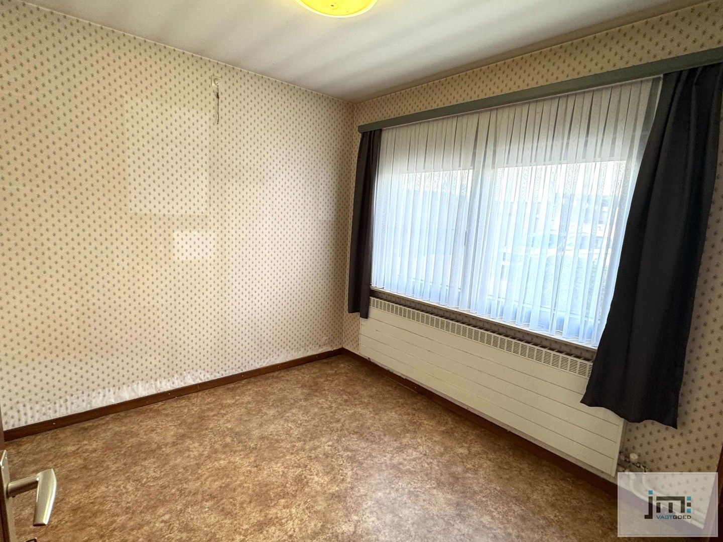 Goed onderhouden woning met ruime garage en carport foto 9