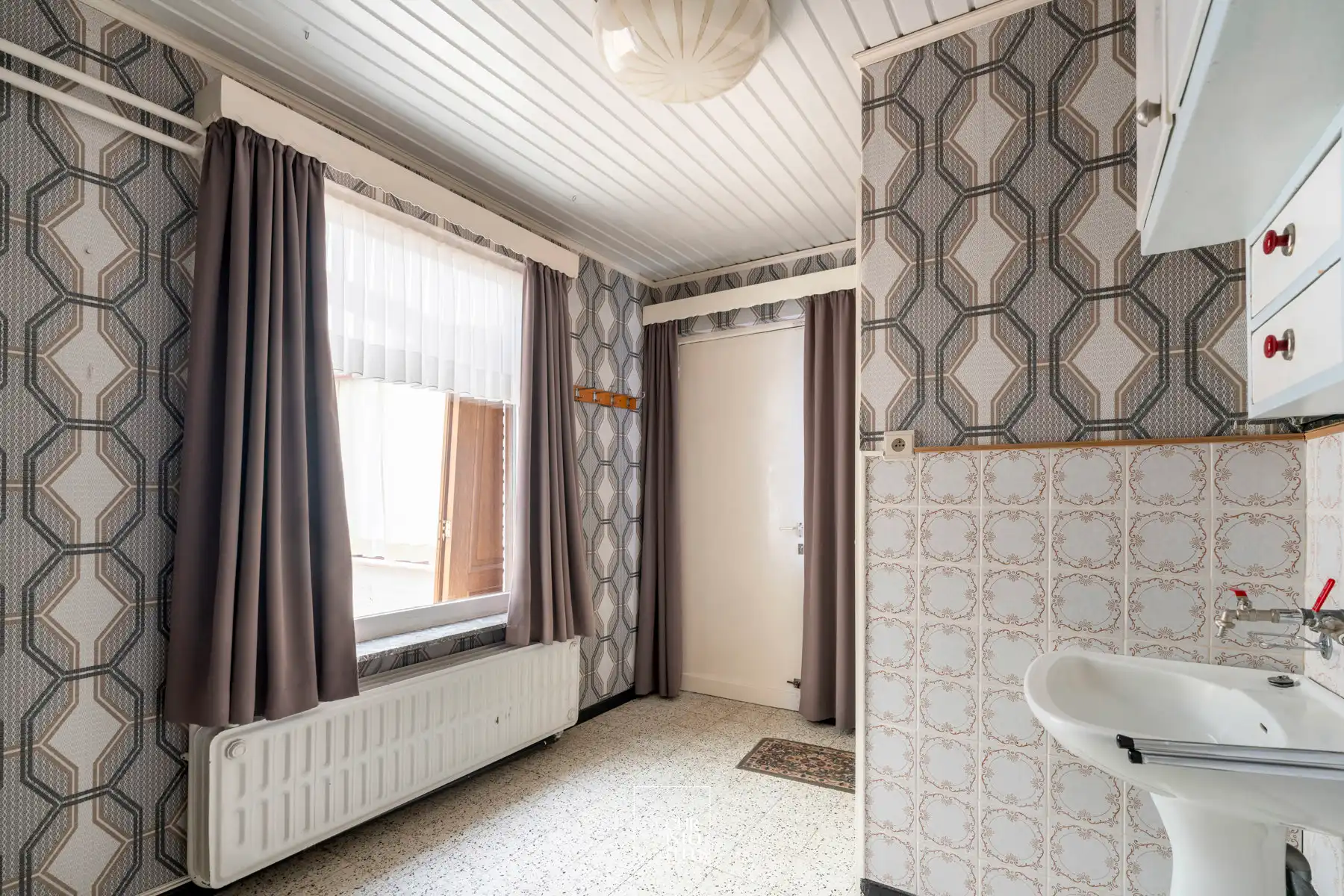 Te renoveren woning (199m²) in een rustige woonomgeving te Lanaken! foto 8