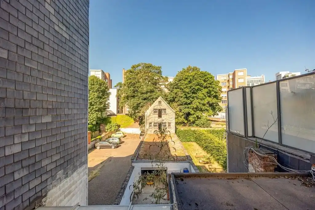 Magazijn pal in de stad met grote woonst foto 28