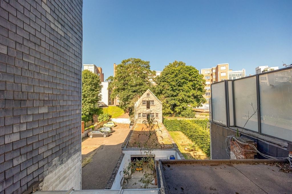 Magazijn pal in de stad met grote woonst foto 28