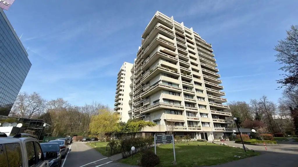 Kantoor te koop in residentie Hertogenpark te Antwerpen foto {{pictureIndex}}