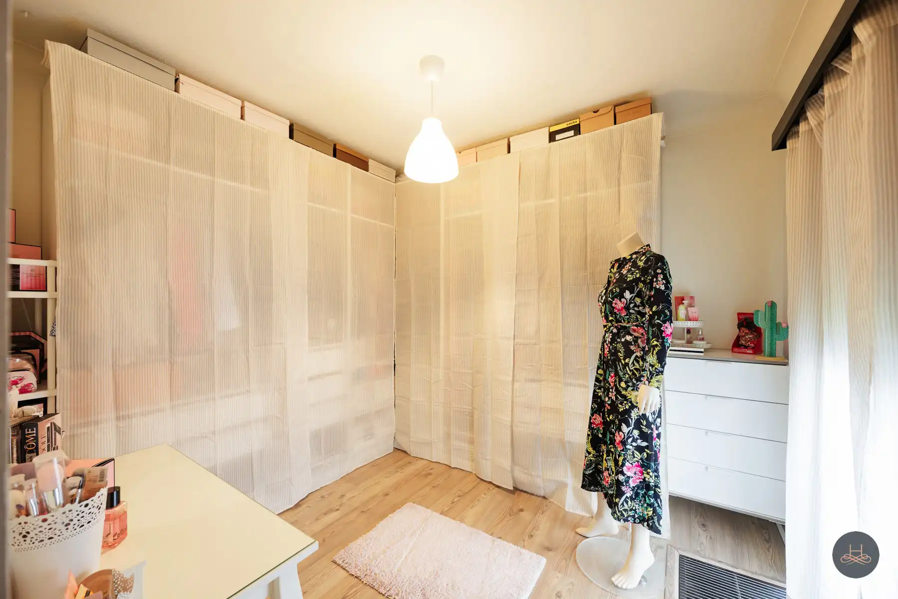 Gelijkvloerse open bebouwing op 8 are met grote tuin foto 12