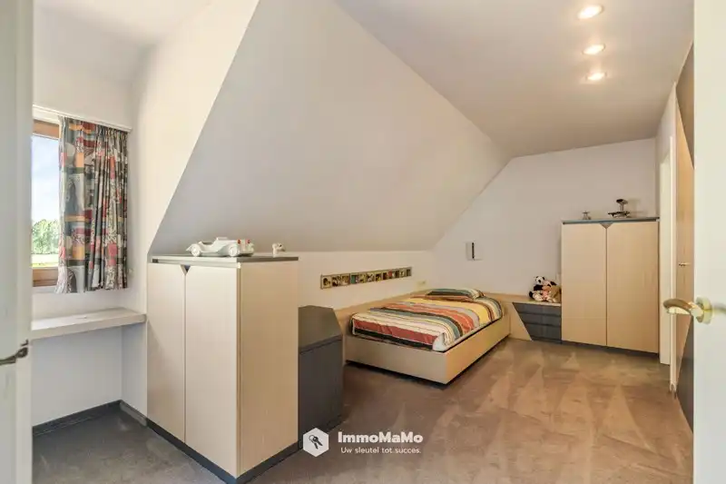 UNIEKE VILLA MET BINNENZWEMBAD EN PAARDENSTALLEN OP EEN TOPLOCATIE TE KOOP IN MENDONK (GENT) foto 38