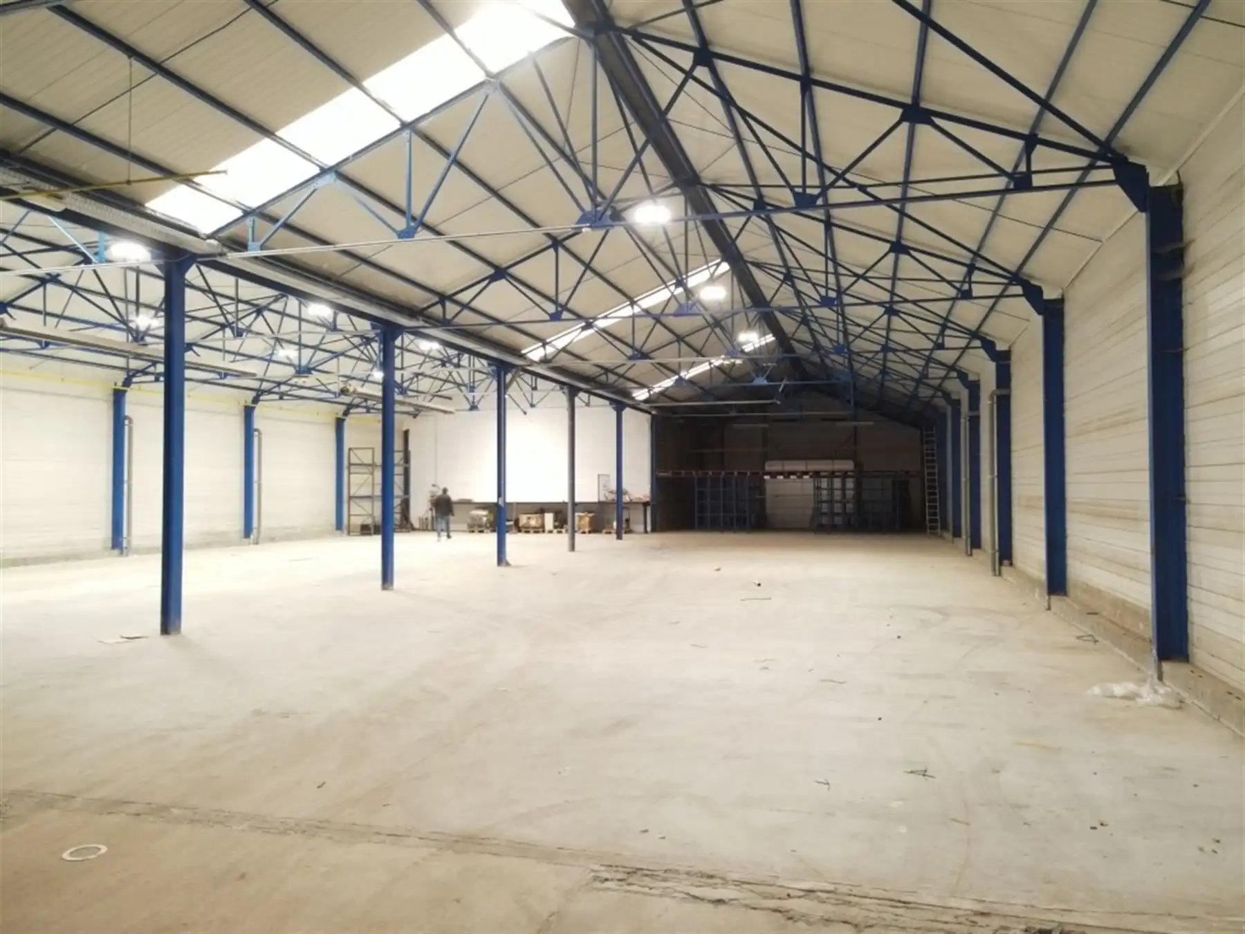 Multifunctioneel bedrijfsgebouw van +/-900m² foto 2