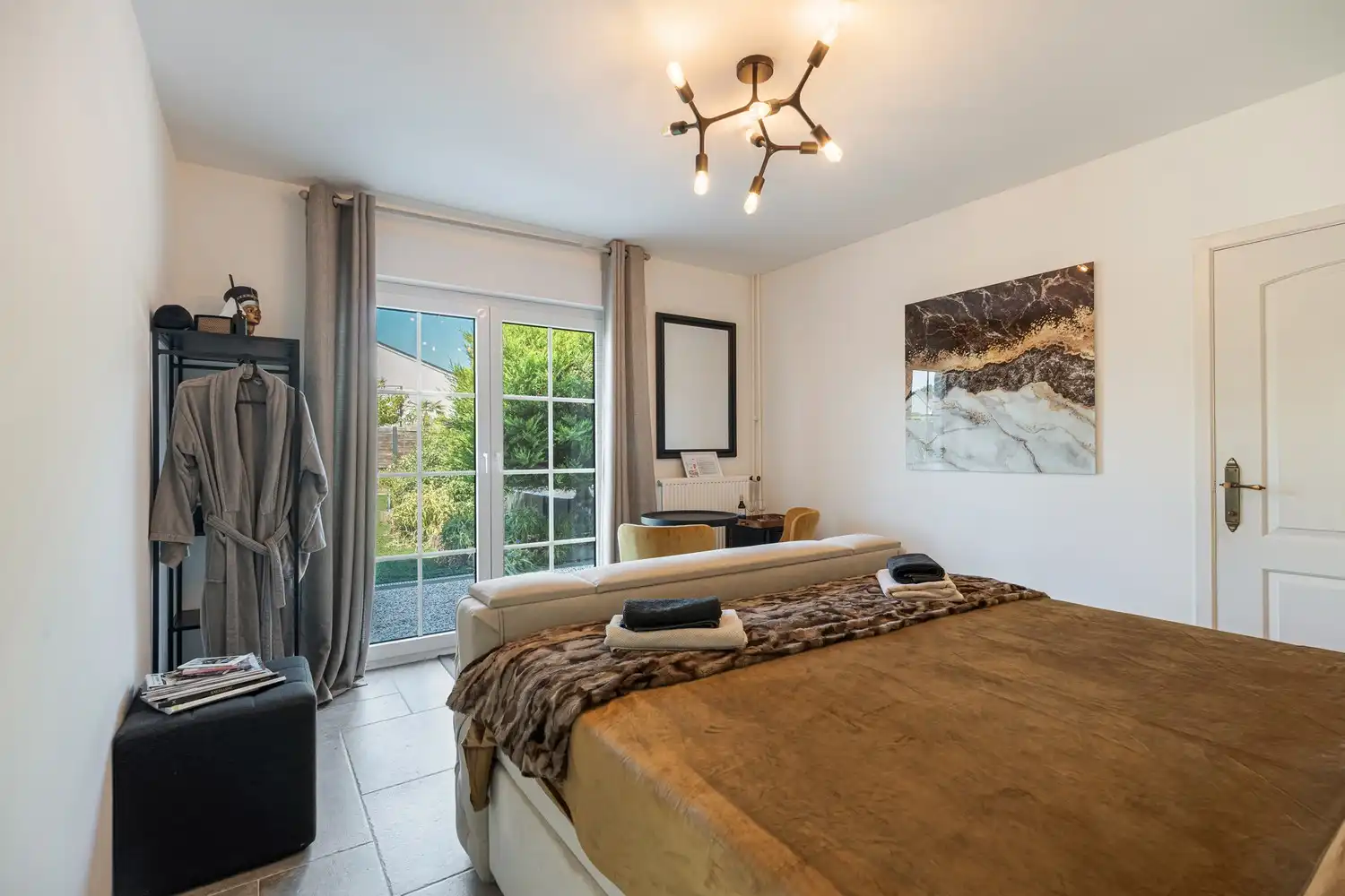 Exclusieve villa met royale leefruimtes op een unieke locatie foto 12